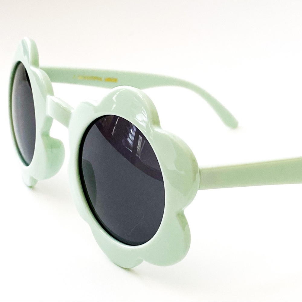 A beautiful Mess Ouifresh Flower Sunglasses